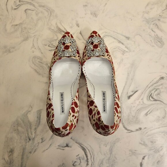 Manolo Blahnik 'Hangisi' Classic Pumps - Picture 7 of 11